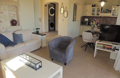 Apokoronas House | Very private and spacious 4 Bedroom Villa with infinity pool and sea views.