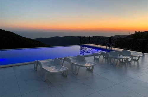 Seoca Villa | Vesper Martini Villa with Pool