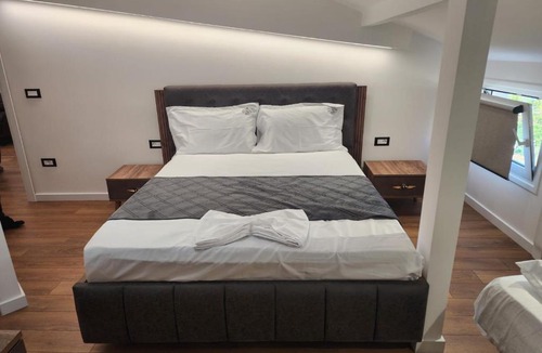 Mbrostar-Urë Hotel | Vila Astrit