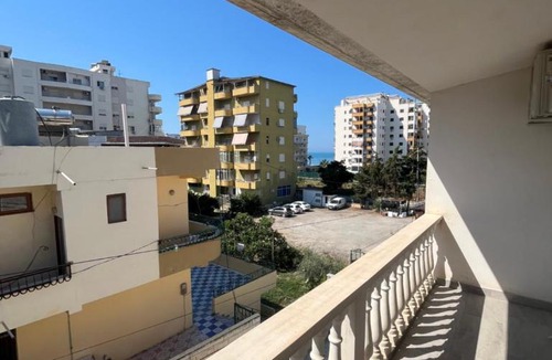 Shkembi i Kavajes House | Vila Gjeci