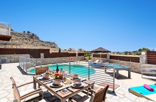 Lardos Villa | Villa Alcyone Seastone by Villa Plus