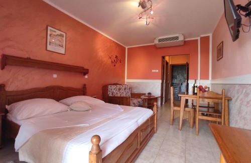 Rafajlovici House | Villa Aleksandra - T