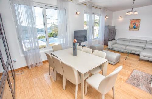 Denovici Villa | VILLA ALEXANDRA