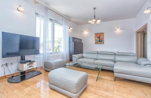 Denovici Villa | VILLA ALEXANDRA