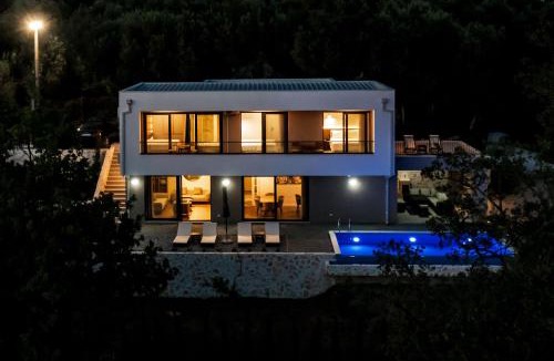 Burtaisi Villa | Villa Amara -Luxury Villa with Private Pool & Hot Tub
