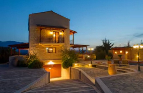Plaka Villa | Villa Amfithea - BY APOKORONAS VILLAS
