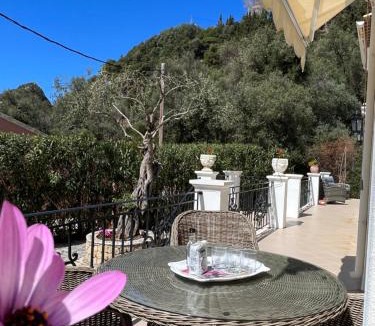 Lakones House | Villa Ampelaki "30 meters to beach"