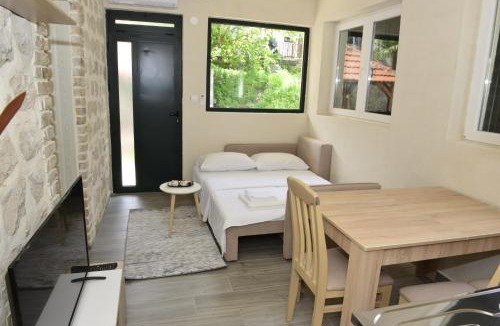 Skaljari Apartment | Villa Andrea Apartments with parking