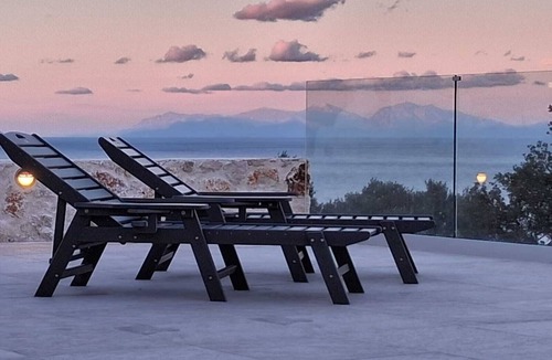 Eleios-Pronnoi Villa | Villa Aqua Terra, a luxurious seafront villa on Kefalonia, Skala