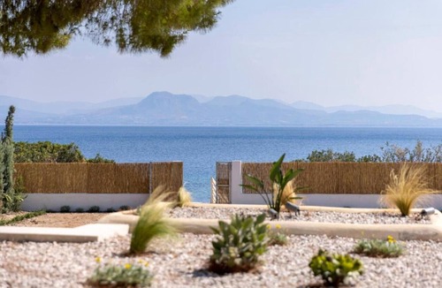 Limni Vouliagmenis Villa | Villa Aura Loutraki Double Room with Garden view