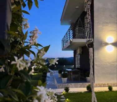 Gorovici Villa | Villa Aurora