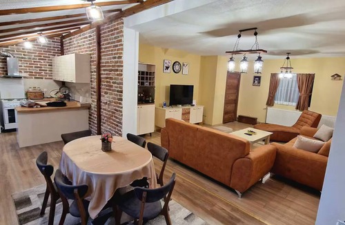 Restelicë House | Villa Beti - Lake Views, Mountain Air & Family Comfort