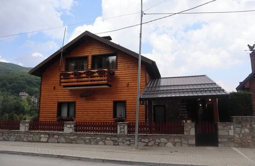 Restelicë House | Villa Beti - Lake Views, Mountain Air & Family Comfort