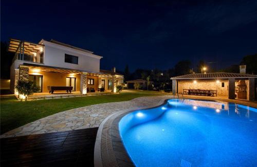 Dassia Villa | Villa Black White Dassia