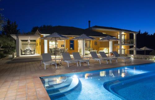 Tsoukaladhes Villa | Villa Borsa Secluded Retreat with Sea Views Gym