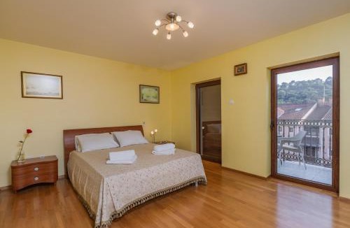 Petrovac House | Villa Botanicus