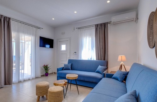 Kamari Villa | Villa By The Sea ( Golden Seagull)