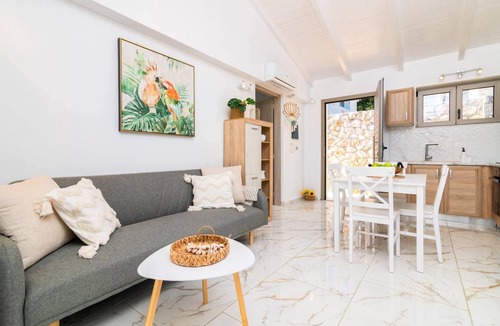 Alonia Villa | Villa Chrysso Horio 1 by Villa Plus
