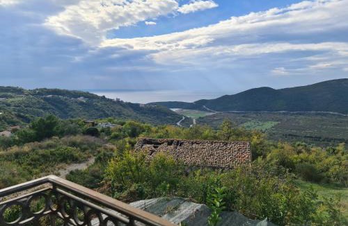 Prijevor House | Villa Deloik Hill House