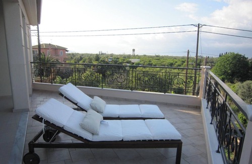 Aigialeia House | Villa "Dimitris" mit Blick auf das Wasser by Interhome