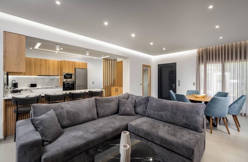 Kremasti Villa | Villa Elesia