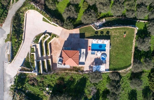 Episkopi Villa | Villa Etesians Heated Pool & Jacuzzi