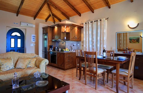 Tsoukaladhes House | Villa Evelyn- a few minutes from Mylos Beach