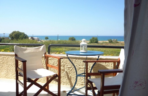 Pyrgos Psilonerou Hotel | Villa Fleria Seaside Studios & Apts