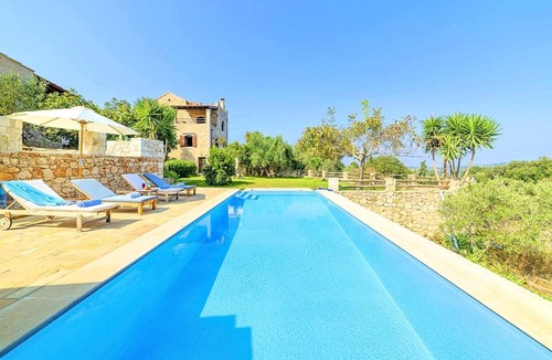Likotinarea Villa | Villa for 2-4 Adults – Two Floors, Mountain View, Wi-Fi, Air Conditioning