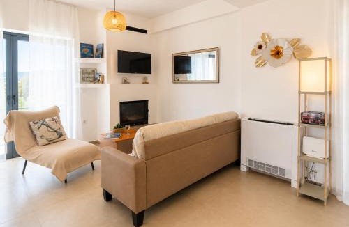 Eretria Villa | Villa Gala Eretria Family Stay with Sea View, Garden & BBQ