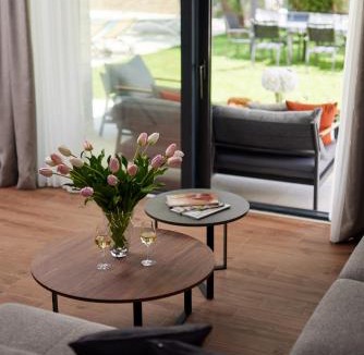 Radanovici Apartment | Villa Garden with Private Outdoor Pool