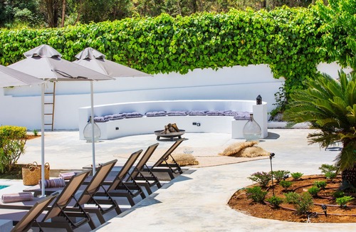 Spartylas Villa | Villa Grande Casa with Swimming Pool