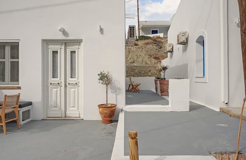 Finiki Apartment | Villa 'Grannys 1' with Mountain View, Wi-Fi and Air Conditioning