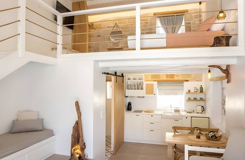 Finiki Apartment | Villa 'Grannys Finiki' with Mountain View, Wi-Fi and Air Conditioning