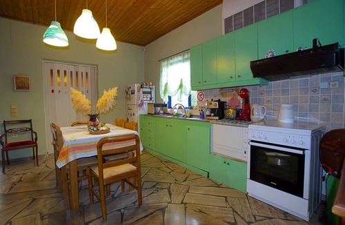 Kandia House | Villa Helios is a country house in a very quiet area, 200 meters from the sea.