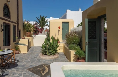 Oia Villa | Villa Historia – Timeless Luxury in the Heart of Oia