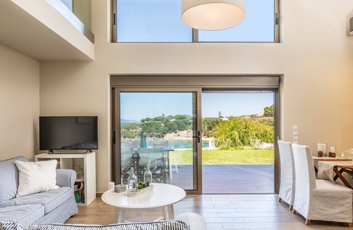 Tragana House | Villa Idyle-Luxury Beachfront Property