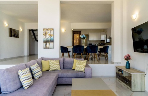 Agios Nikolaos House | Villa in Elounda with Ocean Views & Pool
