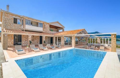 Ano Vasilikos Villa | Villa Ionio Beach House by Villa Plus