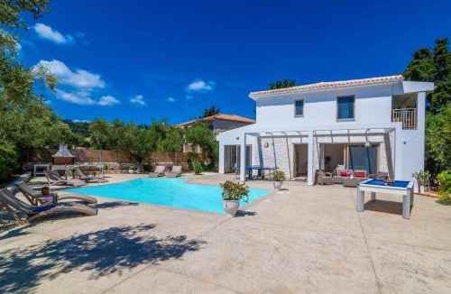 Ano Vasilikos Villa | Villa Ionio Deste by Villa Plus