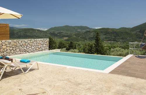 Evgiros Villa | Villa Ira near Vasiliki and a Blue Flagged beach
