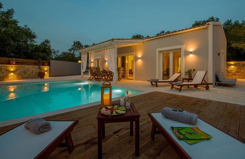 Kourteika Villa | Villa Irida
