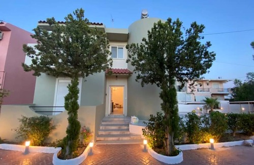 Gennadi Villa | VILLA IRILENA - 4BDR BEACH HOUSE
