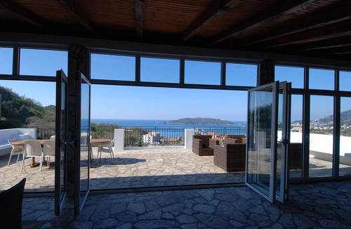 Becici Villa | Villa Jelka, spacious villa with pool and breathtaking sea views from all rooms