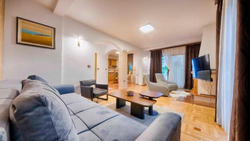 Dobra Voda Villa | Villa Kolovic Sea View