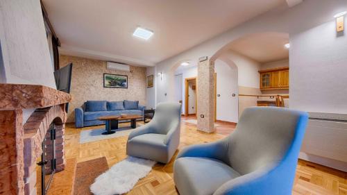Dobra Voda Villa | Villa Kolovic Sea View