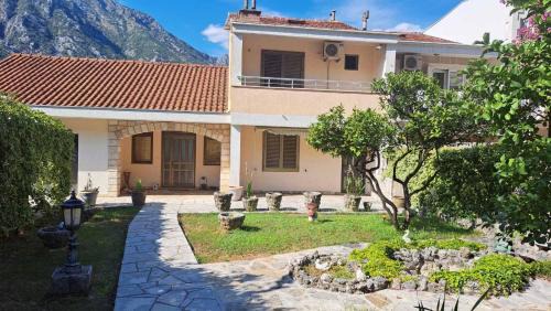 Donji Morinj Villa | Villa La Cost
