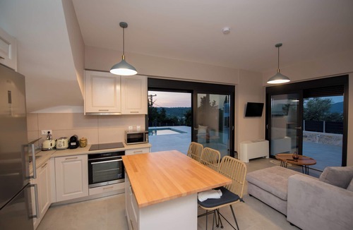 Lygia Villa | Villa Laertis.
