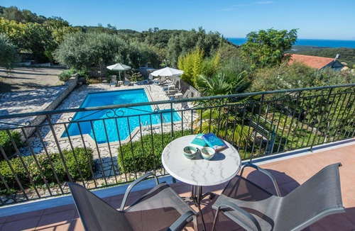 Petaleia Villa | Villa Lenio Perithia Loutses