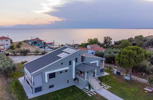 Nea Potidaia House | Villa llanaj Residence 4 by Luxlikehome
